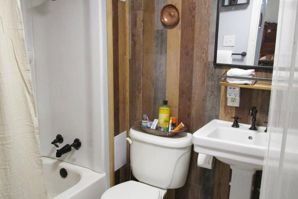 Boho-Chic Retreat - Unit 3 Leilighet Bloomington Eksteriør bilde